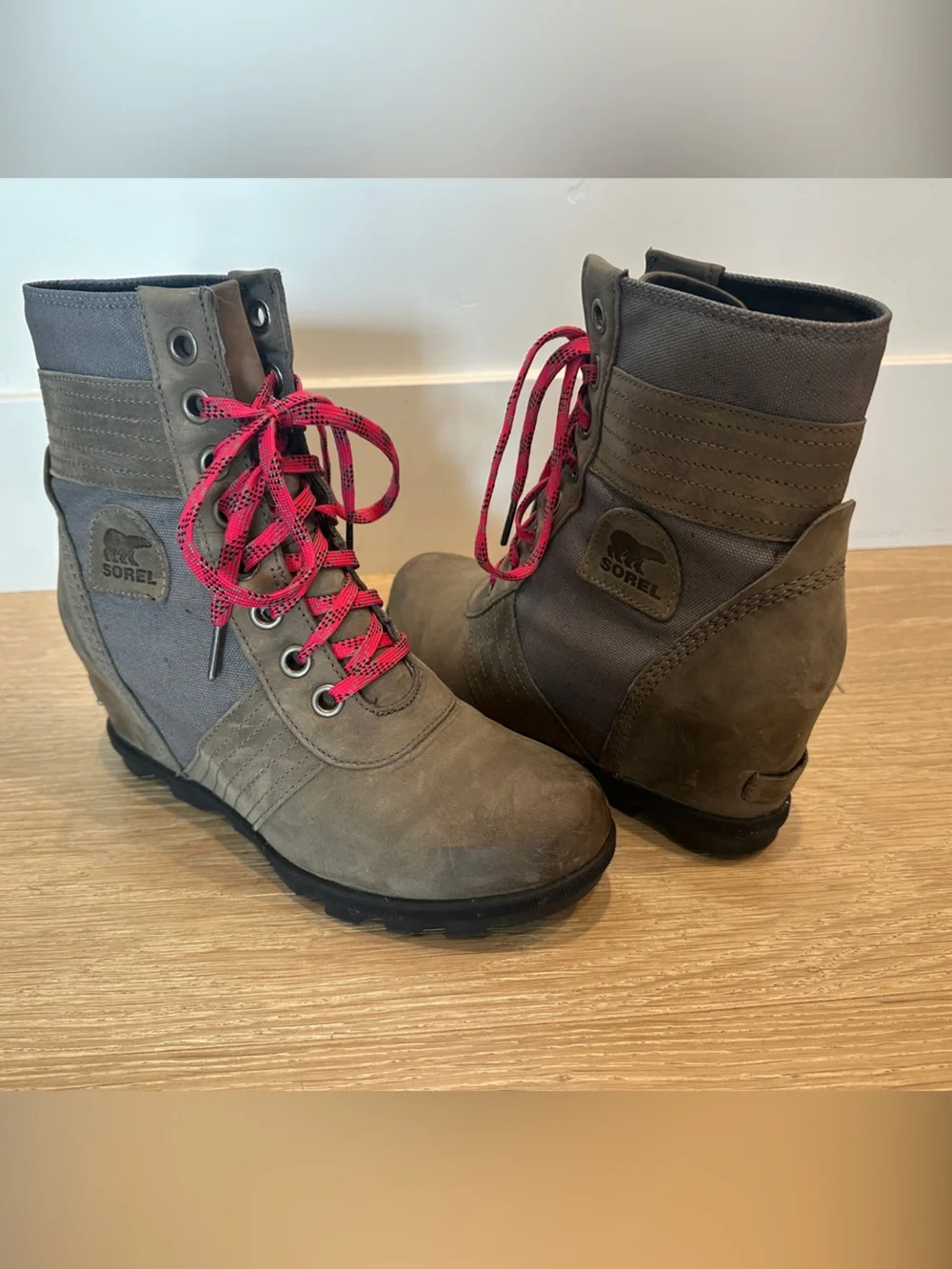 Sorel Grey Winter Snow/Rain Boots with Pink Laces